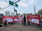 Perwakilan Masyarakat Aceh Unjukrasa Depan Kantor DPP PKS